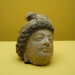 メス・アイナク遺跡から出土した仏像の頭部