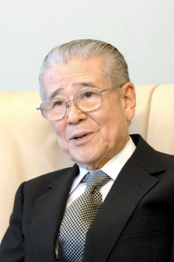 平山郁夫画伯の画像